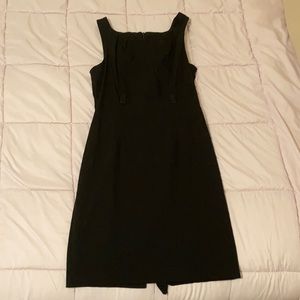 Stretchy black sleeveless dress